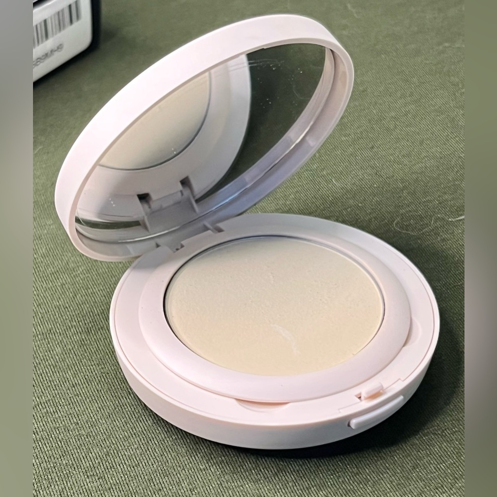 LAURA MERCIAR Translucent pressed setting powder
Brand new
In box - Picture 5 of 8